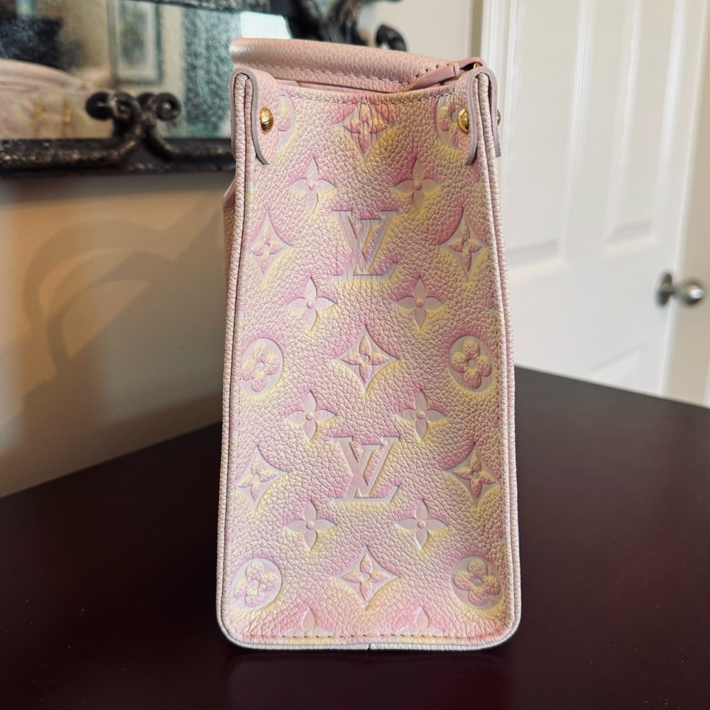 Louis Vuitton On The Go PM Summer Rose - Picture 4 of 12